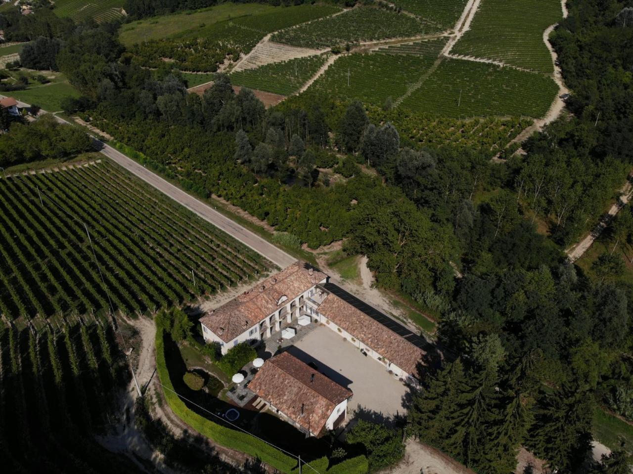 Marcarini Agriturismo Neviglie Exterior photo
