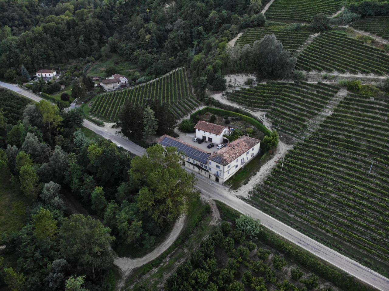 Marcarini Agriturismo Neviglie Exterior photo