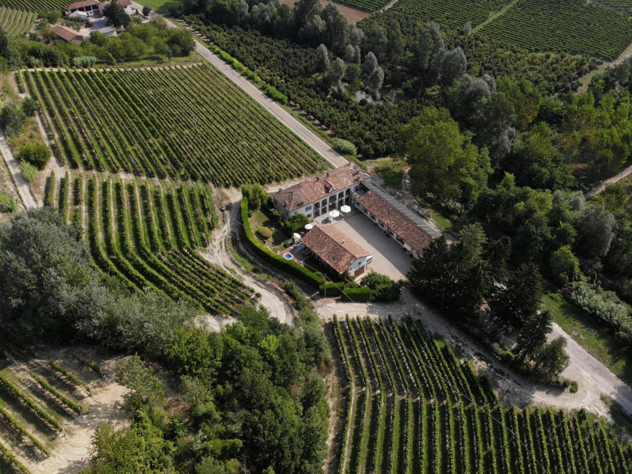 Marcarini Agriturismo Neviglie Exterior photo