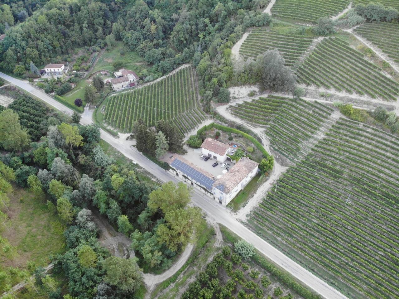 Marcarini Agriturismo Neviglie Exterior photo