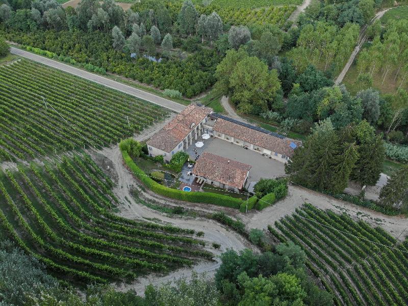Marcarini Agriturismo Neviglie Exterior photo